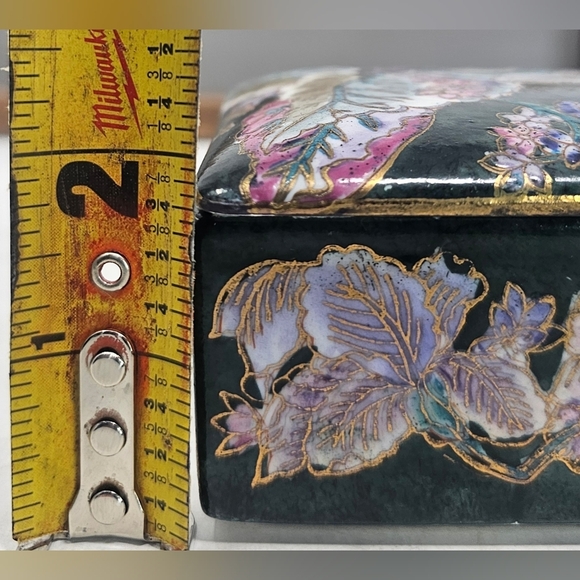 Vintage Porcelain Hand Painted Gold Trim Green Chinese Decorative Trinket Box - Picture 12 of 12